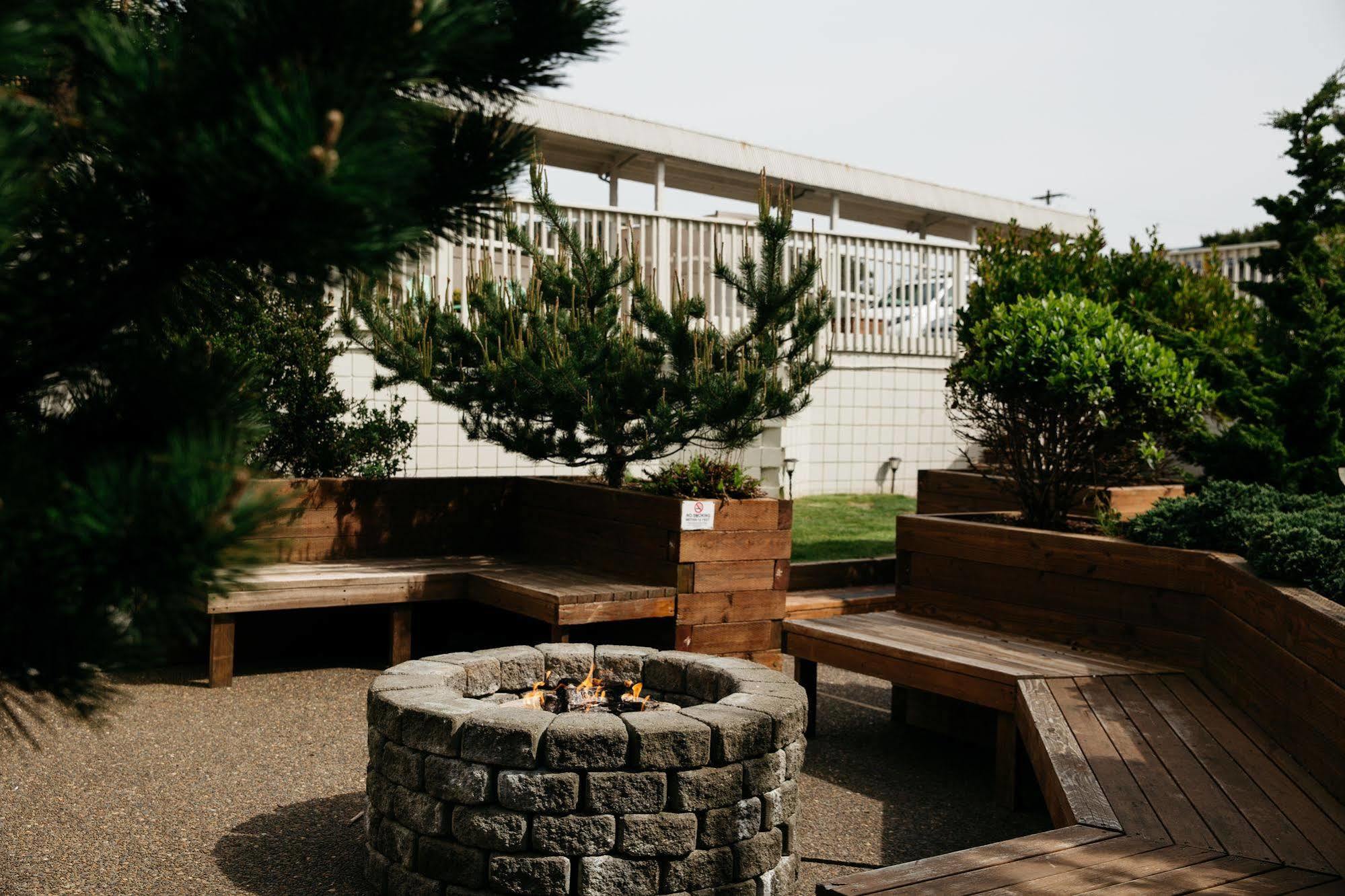 Surftides Hotel Lincoln City Exteriör bild